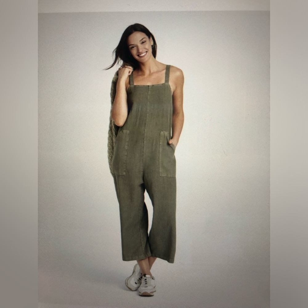 🧵 Universal Thread Overalls – Set of 2 – Size Medium